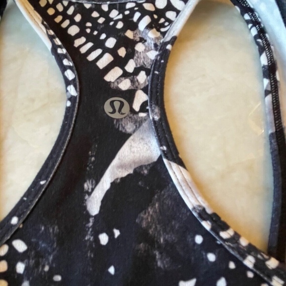 Lululemon Racerback Stretch Workout Tank Top; Geometric Print; Black/White; S/M - Picture 3 of 4